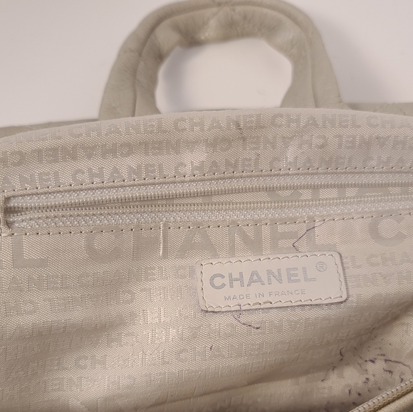 CHANEL Marais Le Bowler Quilted Beige Lambskin Leather Handbag - Picture 15 of 16